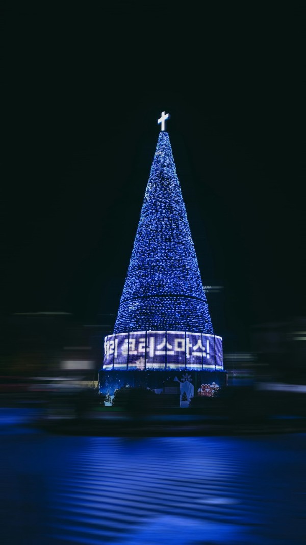 반짝이는 밤하늘과 은하수 이미지